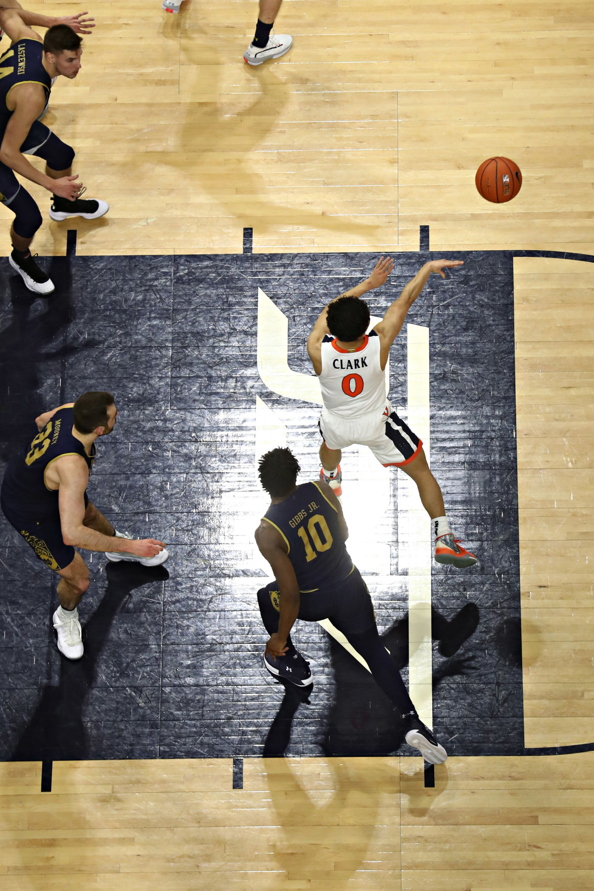 20200211_cdp_sports_uvahoops042.JPG